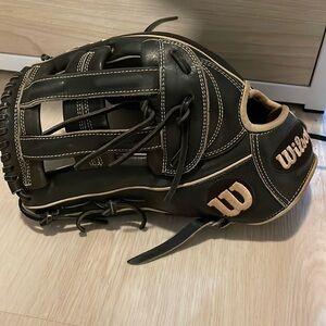 wilson a2000outfield baseball glove used size 12.75 Lefty